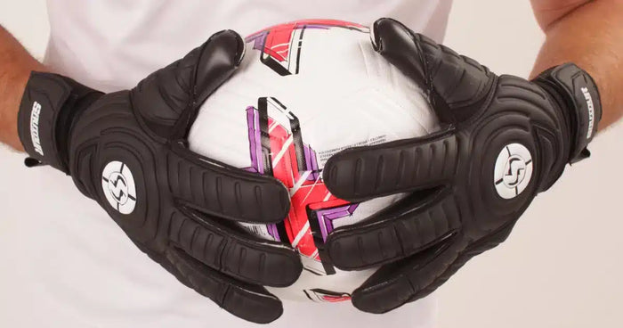 6 Tips For Choosing The Perfect Goalkeeper Gloves