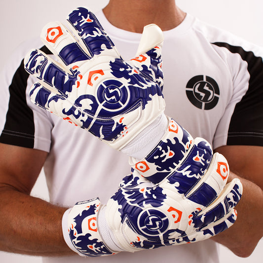 SAVIOUR GK classic 3 lions goalkeeper gloves with the three lions logo