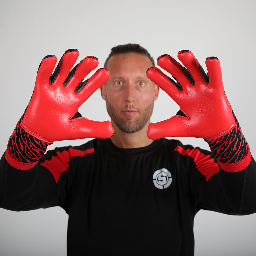 Front and back product view of Strapless Negative Cut Goalkeeper Gloves featuring a removable strap for adults.