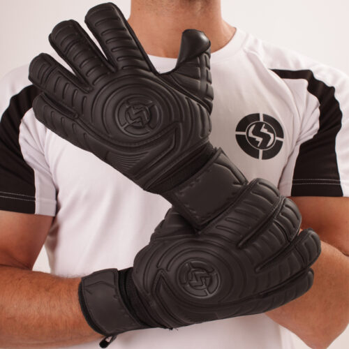 Junior black goalkeeper gloves with snug fit and pro-grade latex grip on black goal keeper gloves.