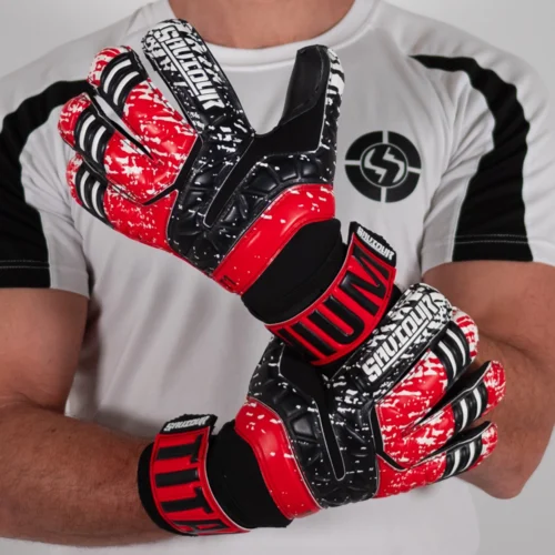 Saviour GK’s red and black finger save gloves in a negative hybrid design for optimal agility and protection.