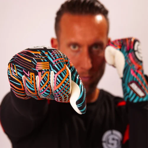 Best youth soccer goalie gloves with advanced grip.