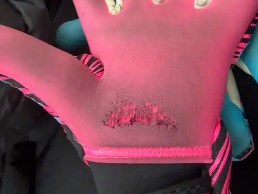 Abrasion is the main reason for you Goalkeeper Gloves Peeling quickly