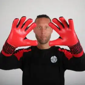 Front and back product view of Strapless Negative Cut Goalkeeper Gloves featuring a removable strap for adults.